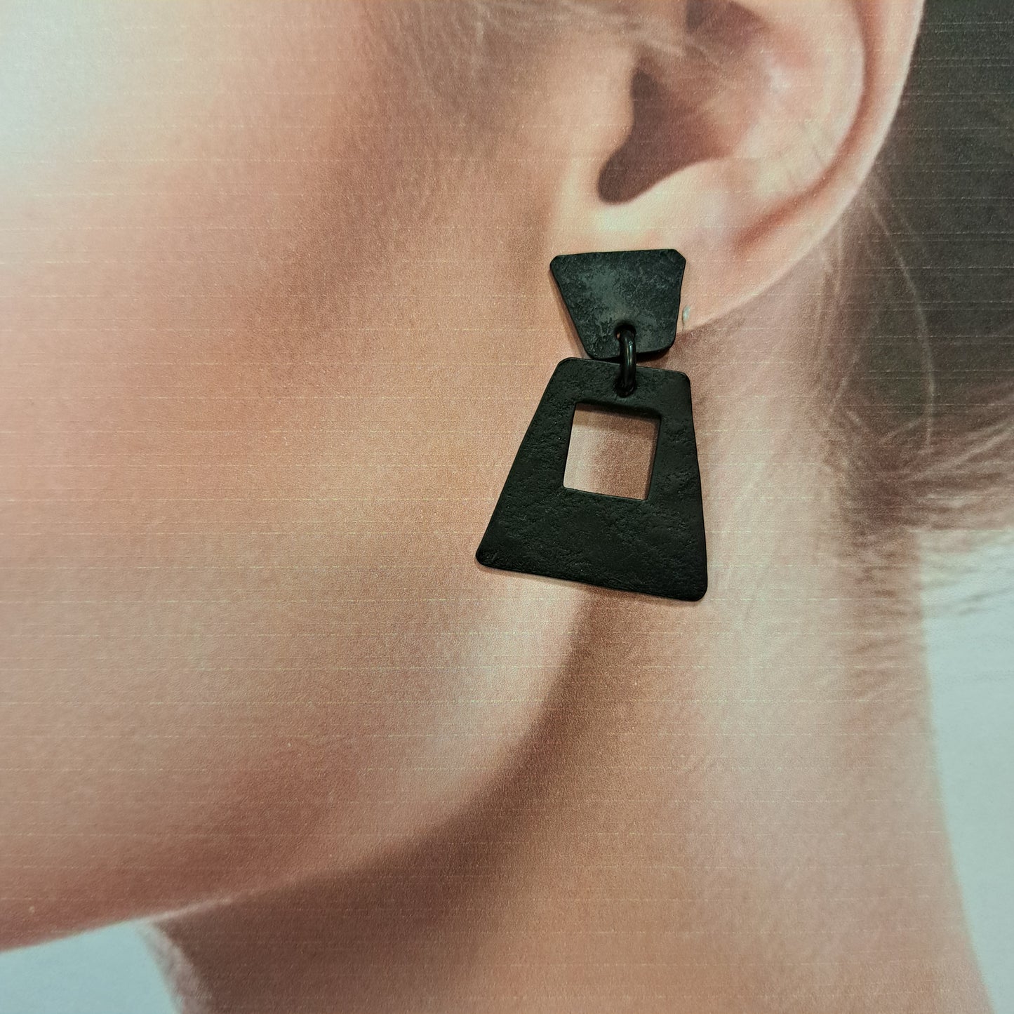 Boucles percées Trapèze noir OANA MILLET