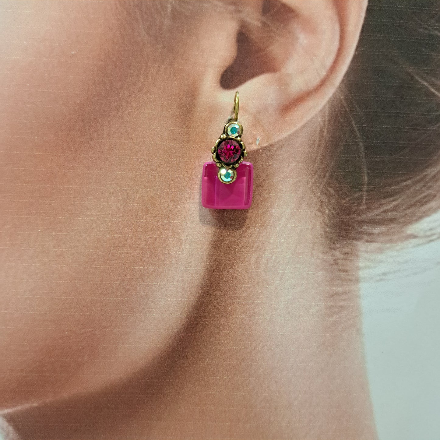 Boucles dormeuses Carré rose NATHALIE BORDERIE