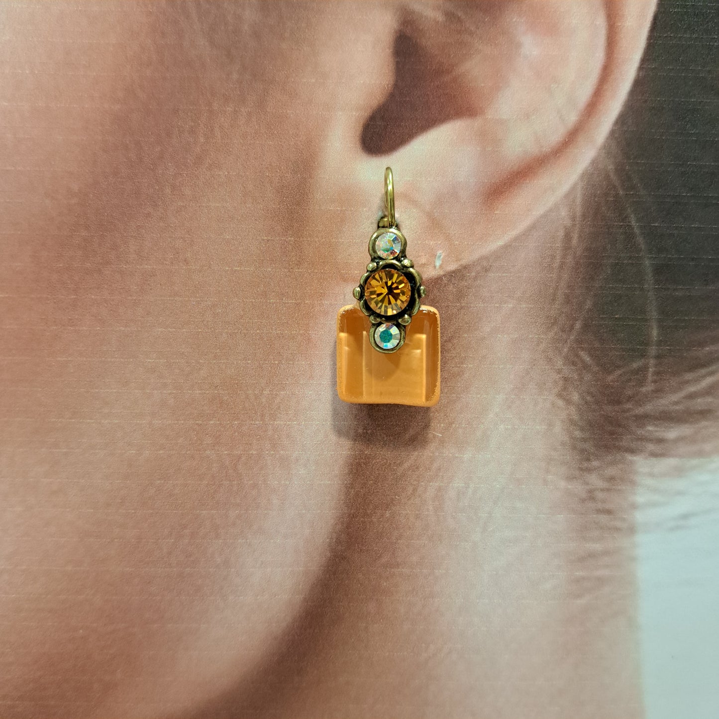 Boucles dormeuses Carré orange saumon NATHALIE BORDERIE