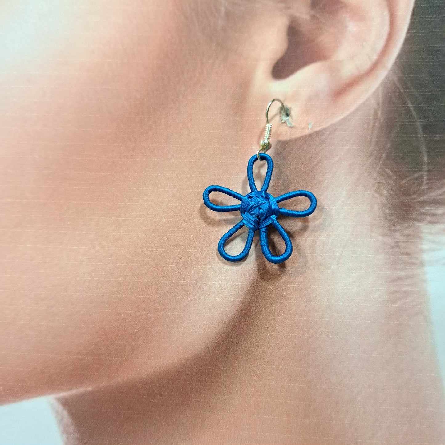 Boucles percées Marguerite bleu turquoise NAF BIJOUX