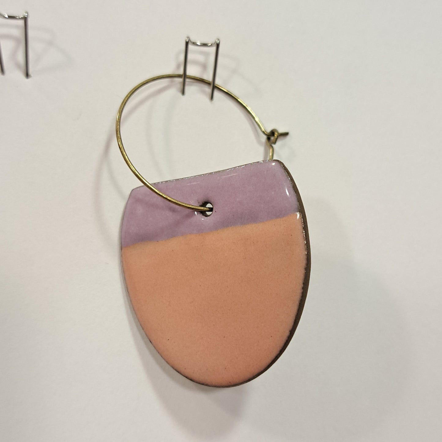 Boucles créoles Plume parme et rose CHRISTINE ALLOING