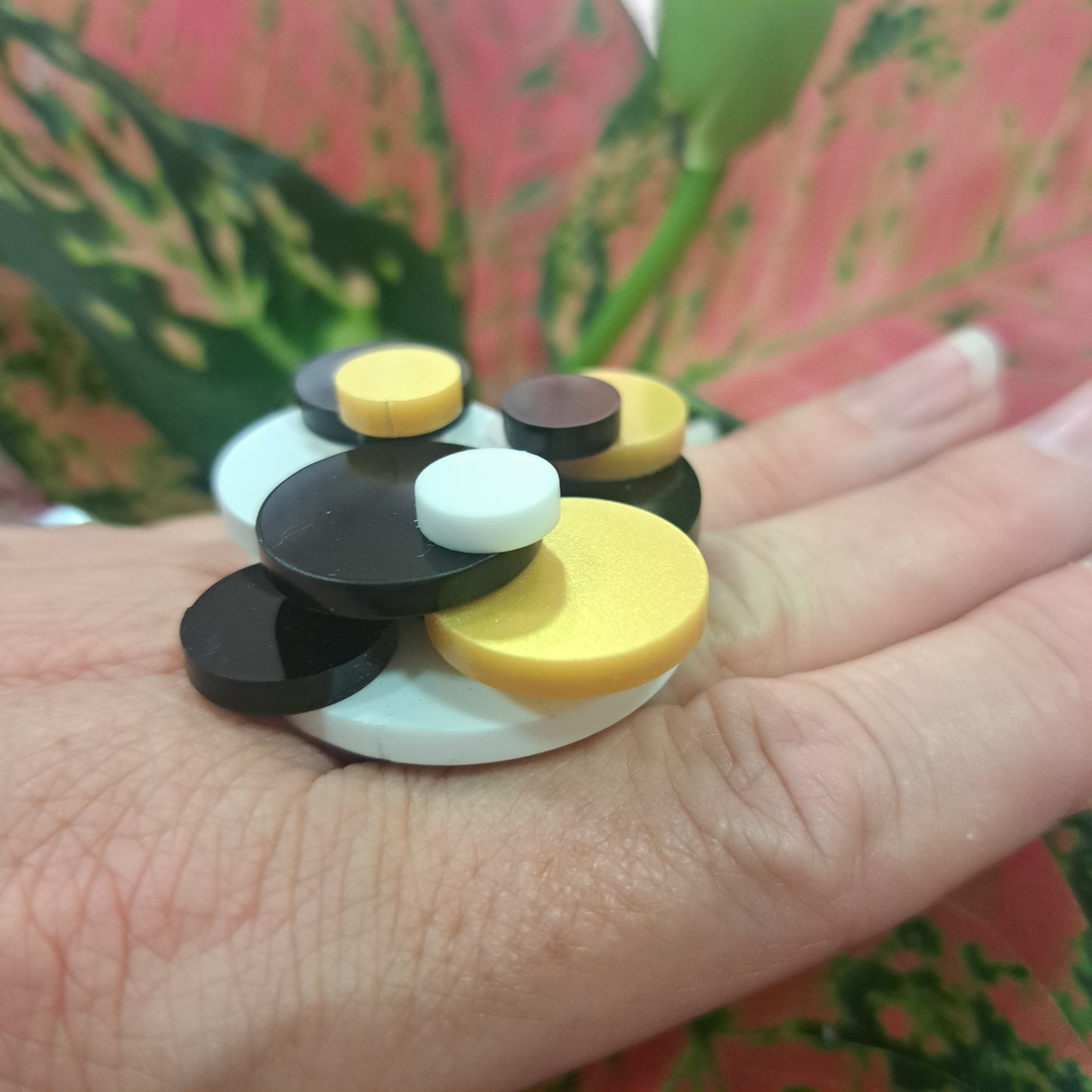 Bague Pastilles GM noir, or et blanc FORMESPAZIO