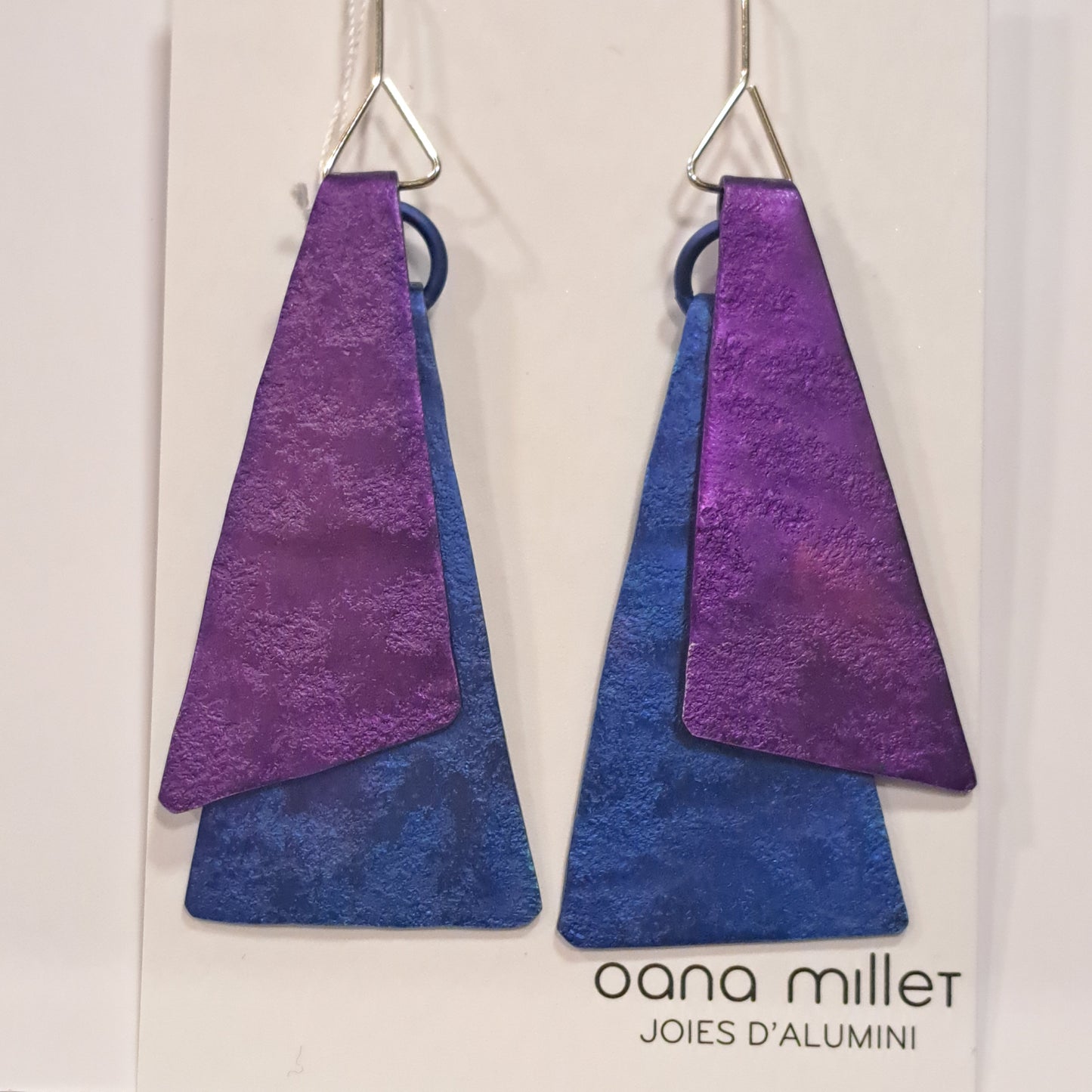 Boucles percées Triangles GM violet et bleu OANA MILLET