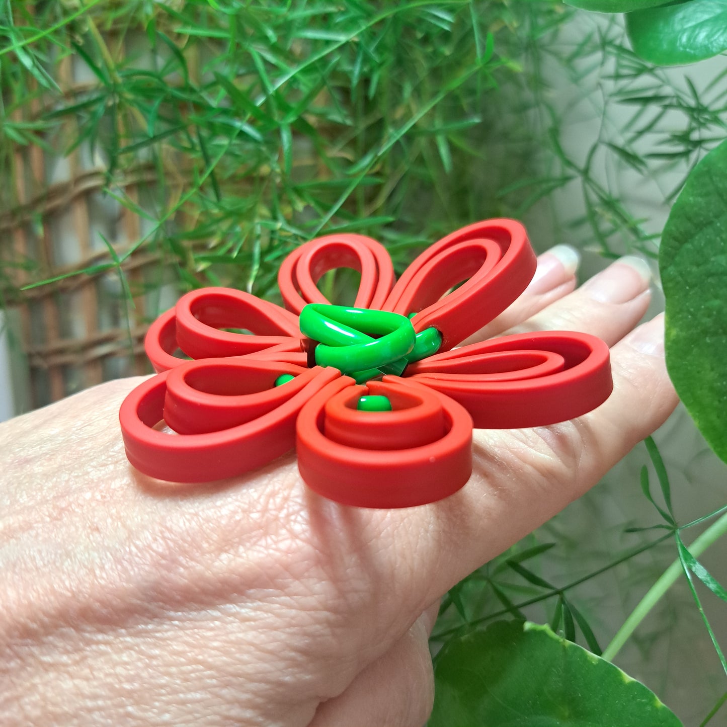 Bague Big Fleur rouge vert SAMUEL CORAUX