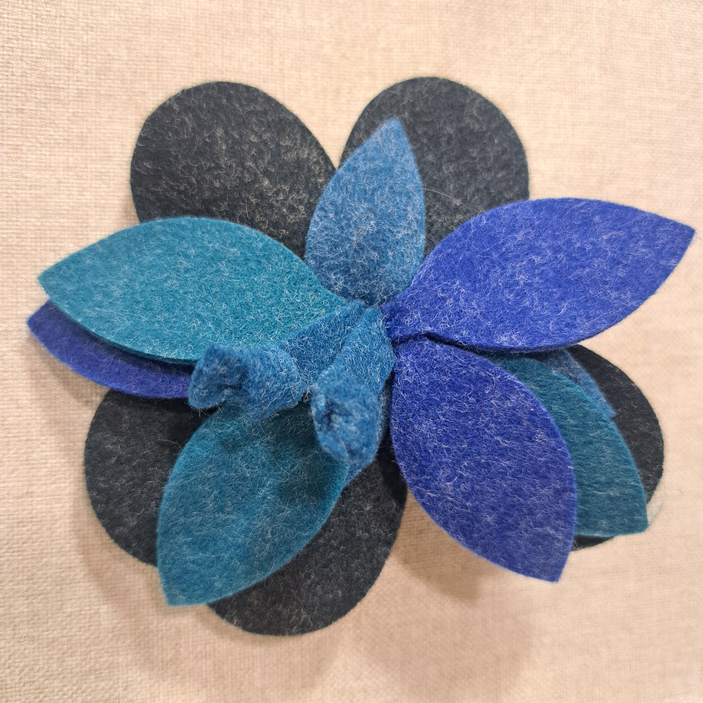Broche Fleur feutrine bleu Fancy F