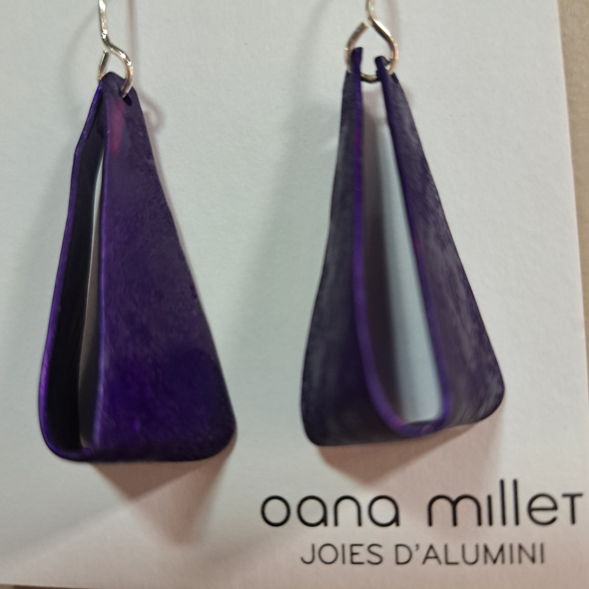 Boucles percées Triangle violet OANA MILLET
