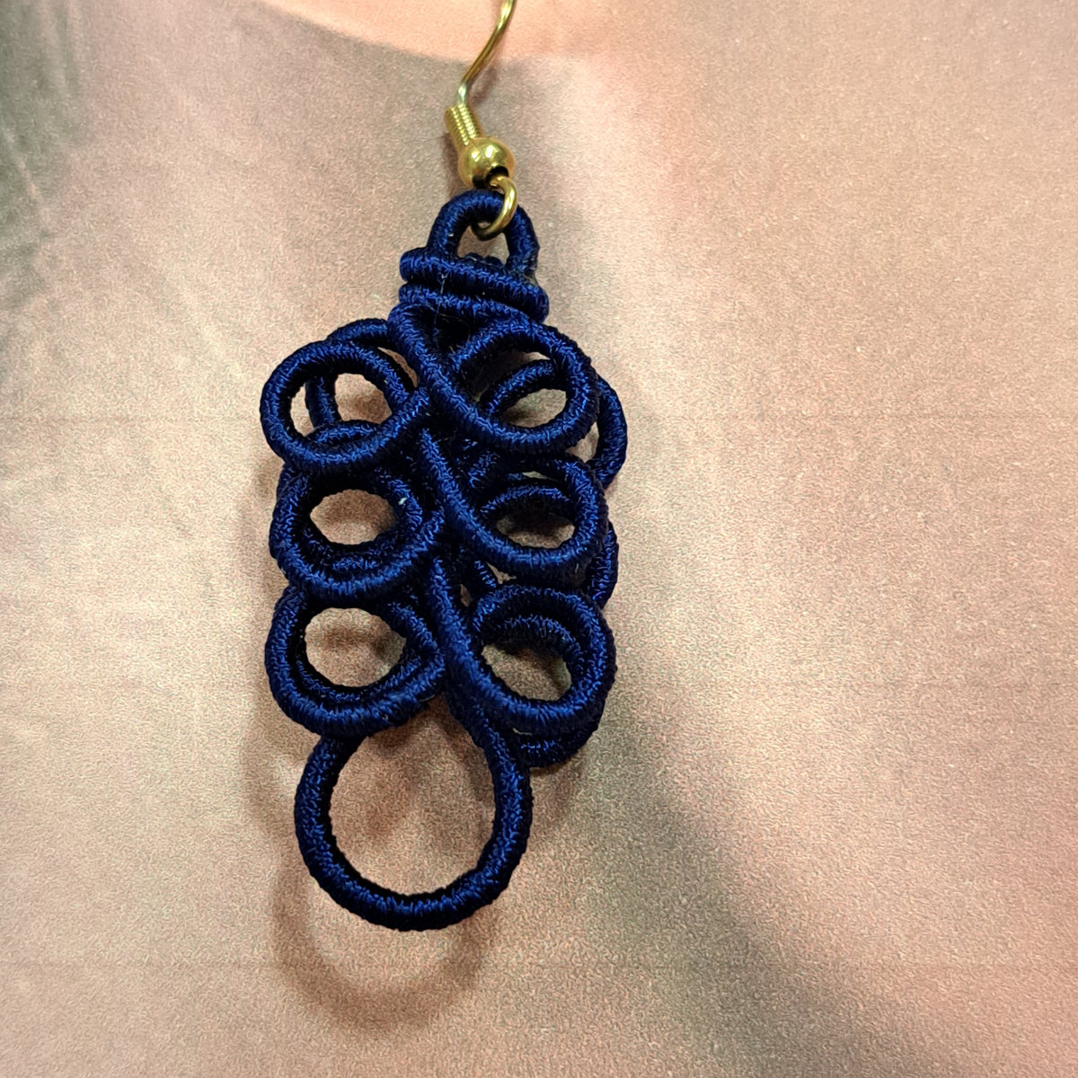 Boucles percées Assana bleu marine NAF BIJOUX