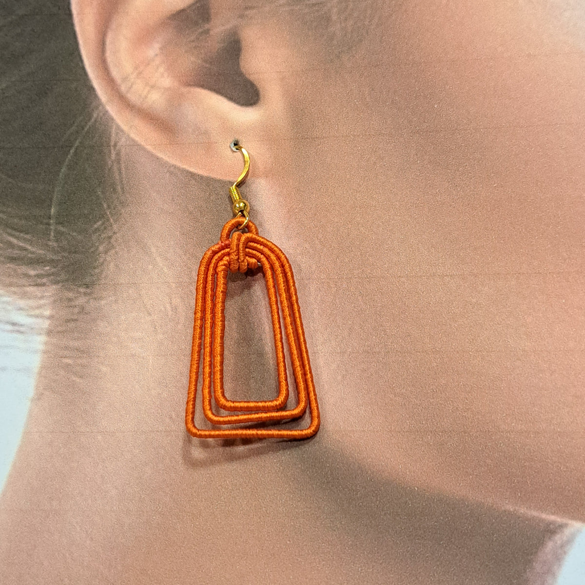Boucles percées Atena orange NAF BIJOUX