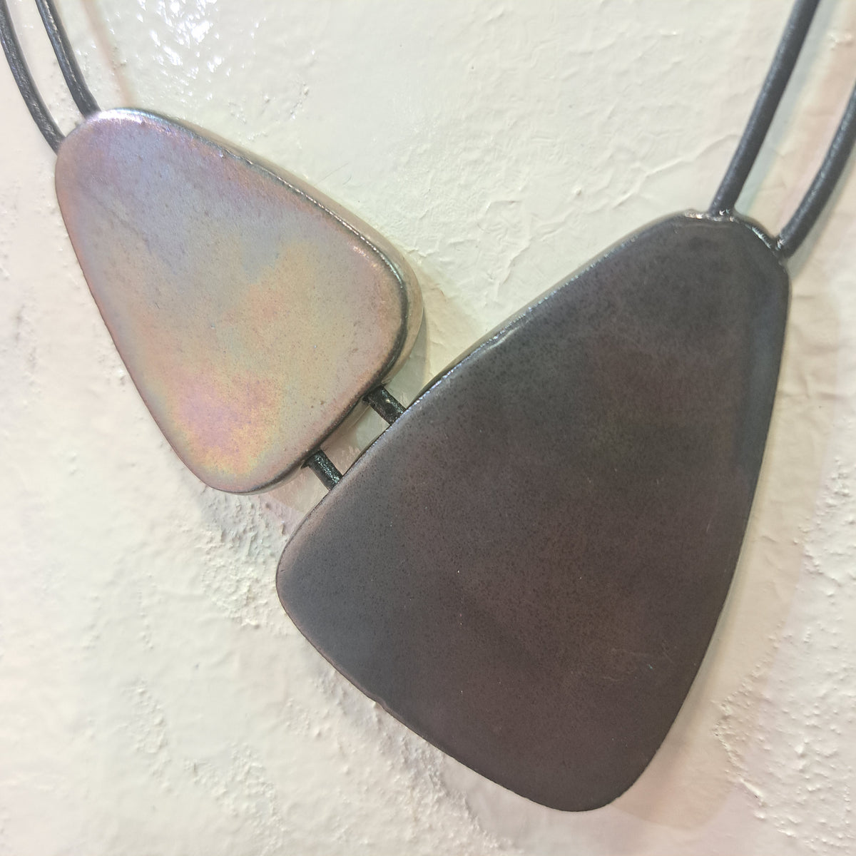 Collier Delta GM noir et marron glacé CHRISTINE ALLOING