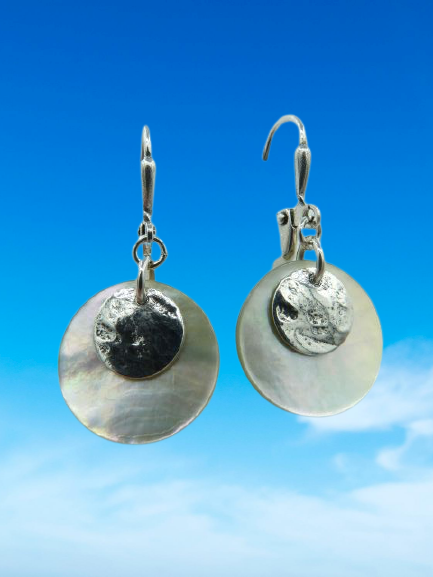 Boucles percées Dormeuse nacre argent LA PETITE SARDINE