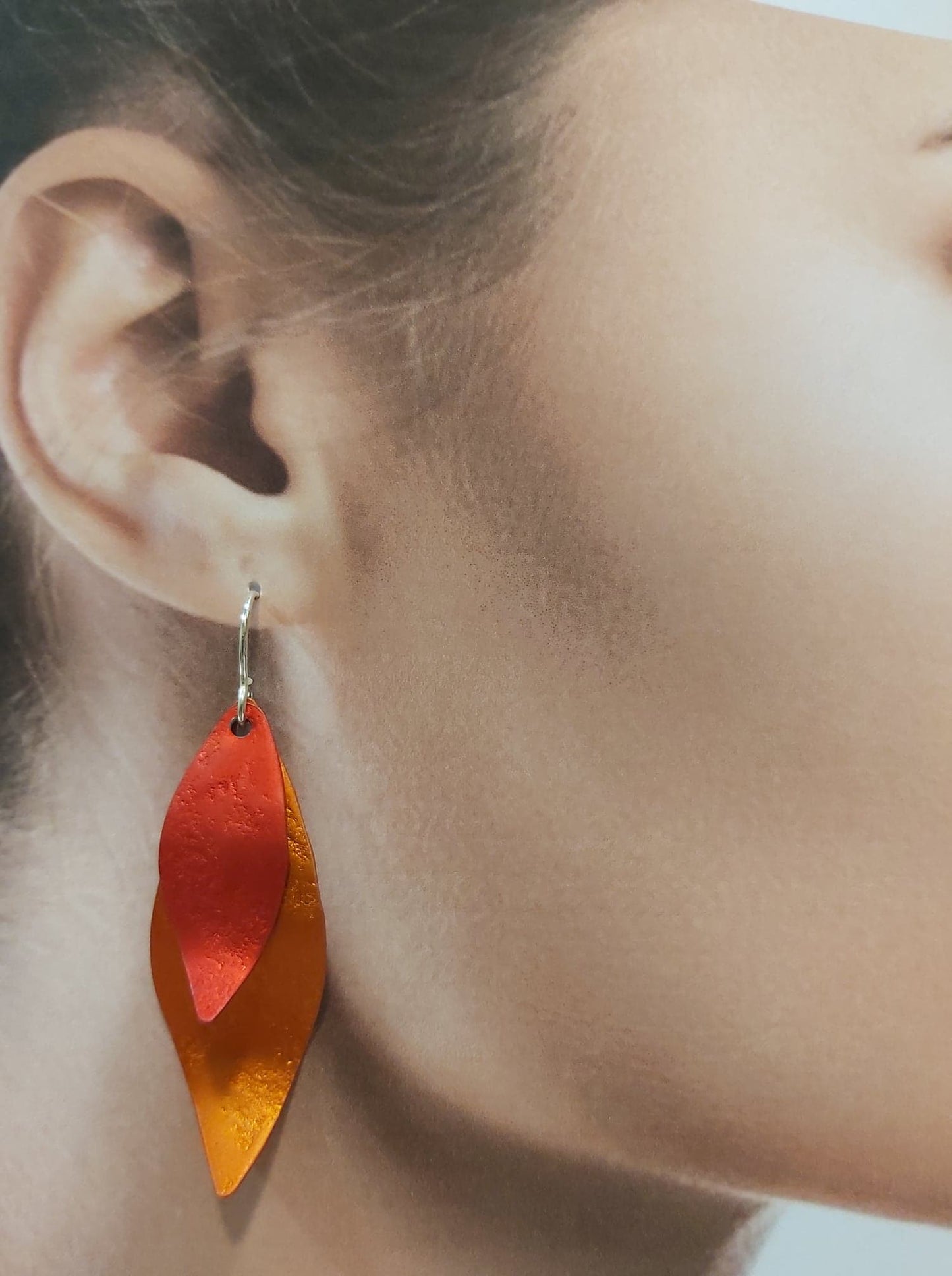 Boucles percées Feuilles orange et rouge OANA MILLET