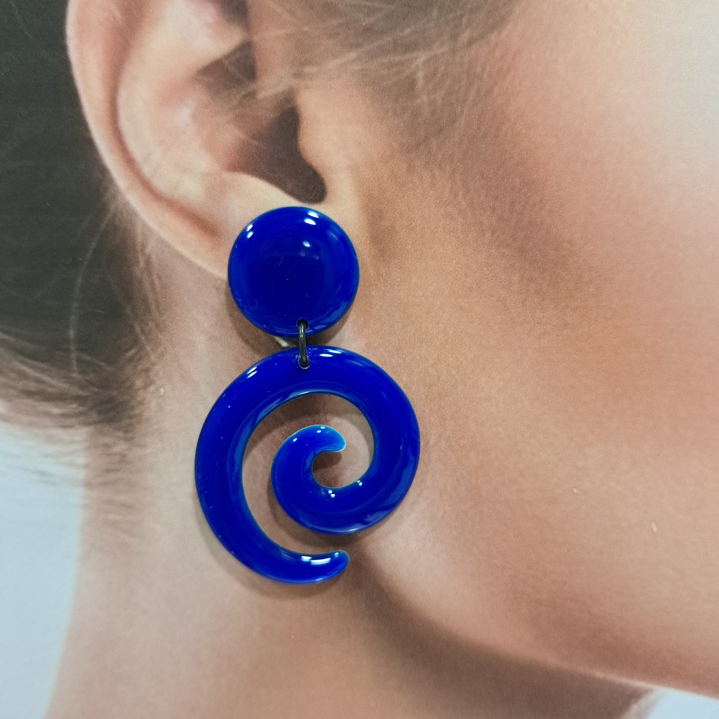 Boucles percées Spirale bleu dur THIERRY JOO