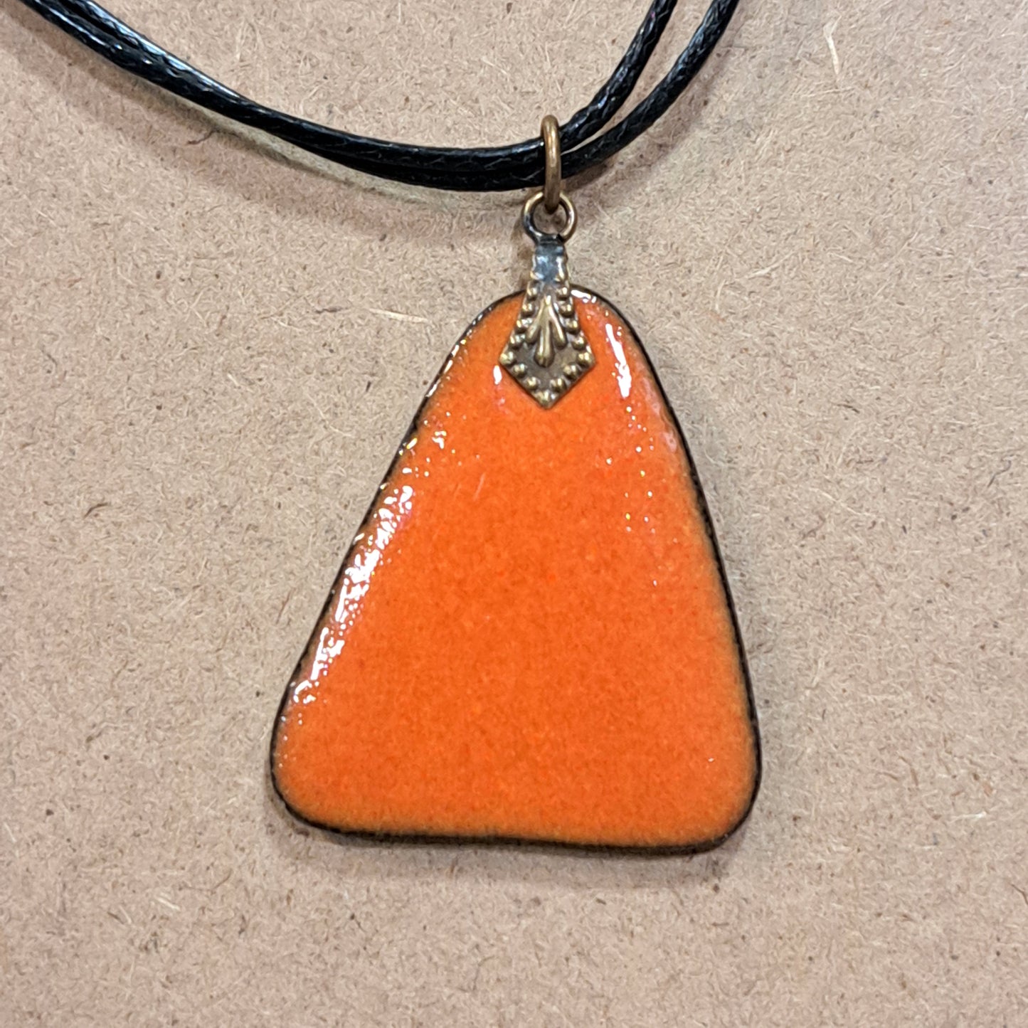 Collier pendentif Delta orange CHRISTINE ALLOING