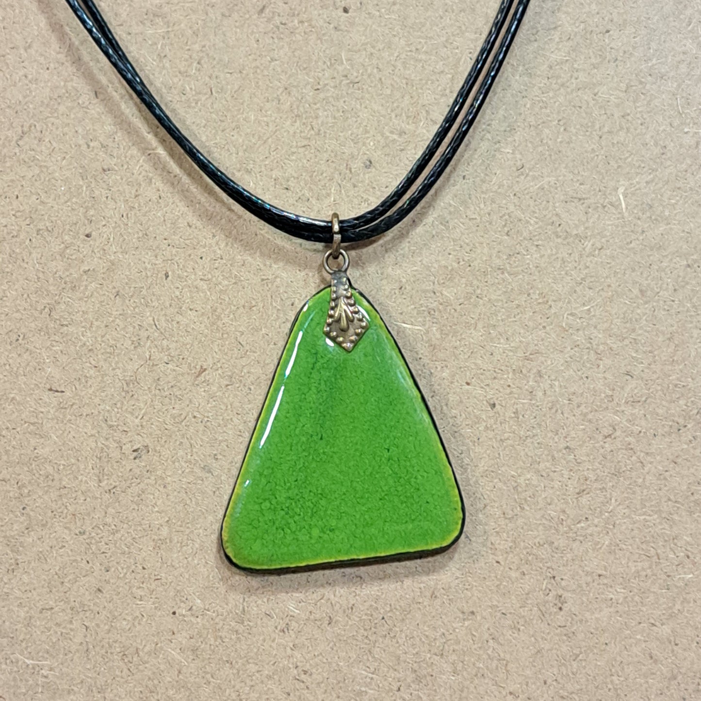 Collier pendentif Delta vert CHRISTINE ALLOING