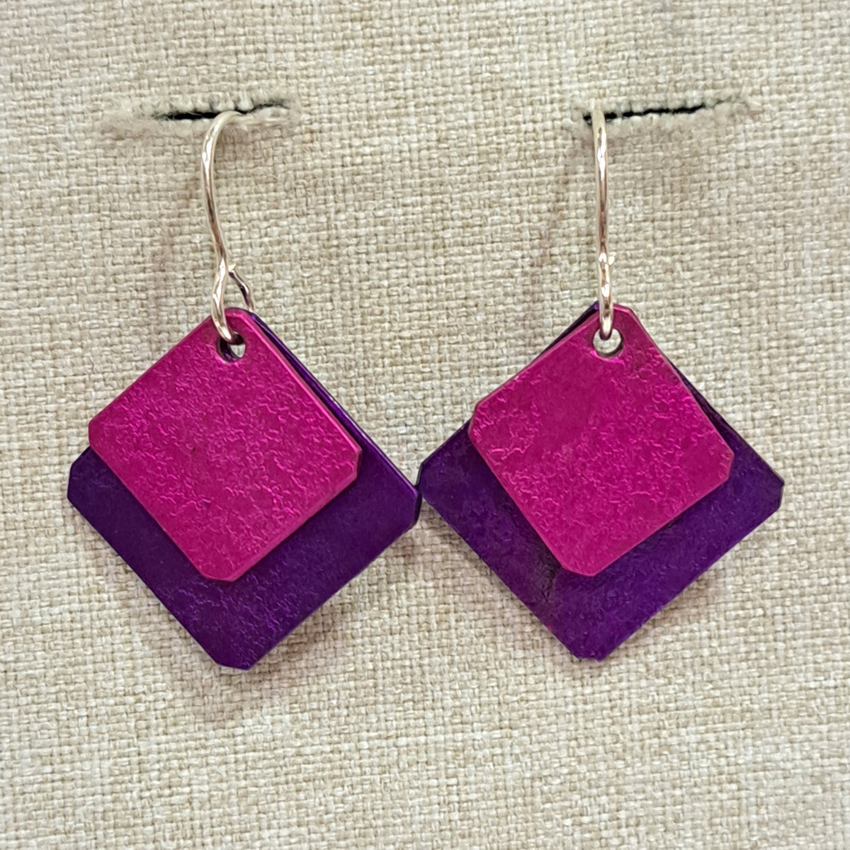 Boucles percées Losanges pm rose et violet OANA MILLET