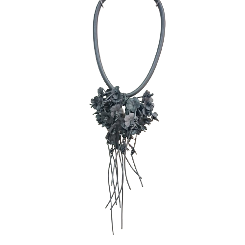 Collier Fleurs grappe noir  Fancy