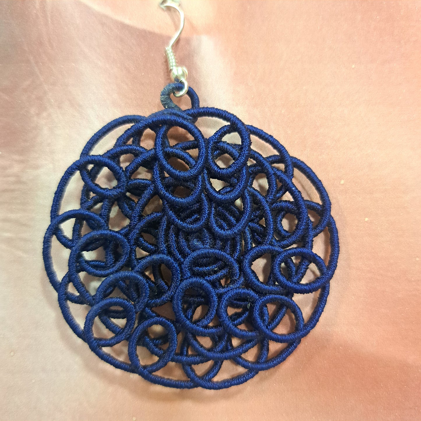 Boucles percées Fili XXL bleu marine NAF BIJOUX
