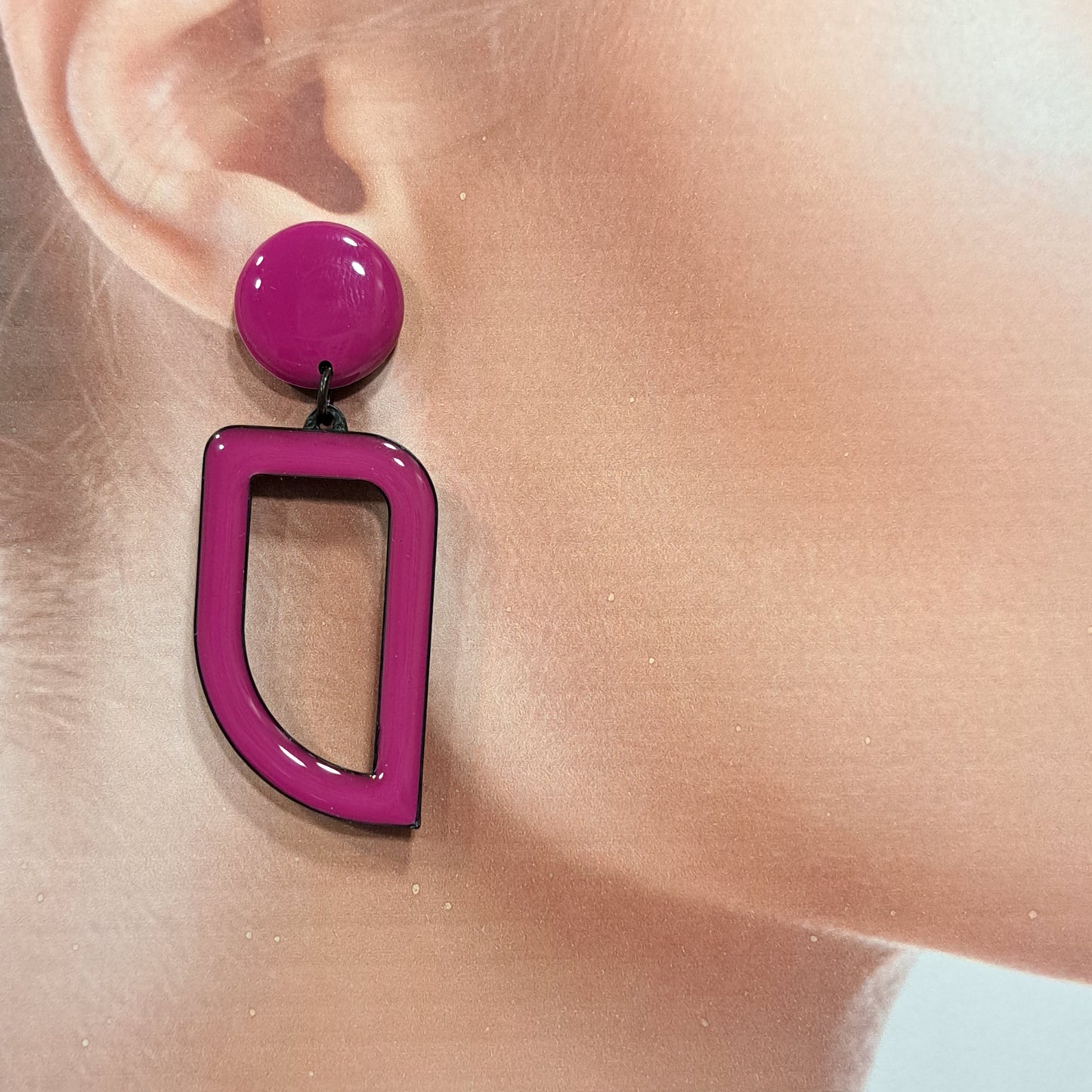 Boucles percées Virgule rose THIERRYJOO