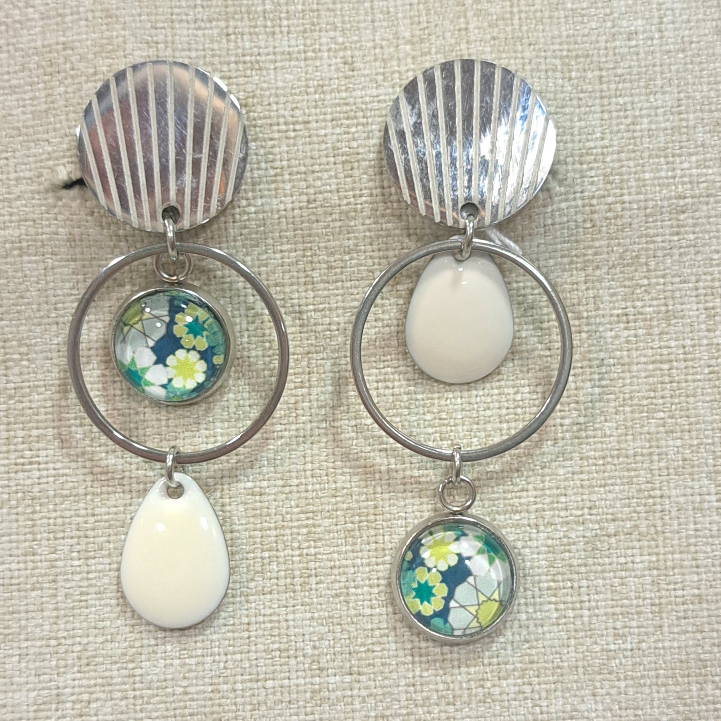 Boucles Clips Sydney écru vert UN CHAT QU'A SA PUCE