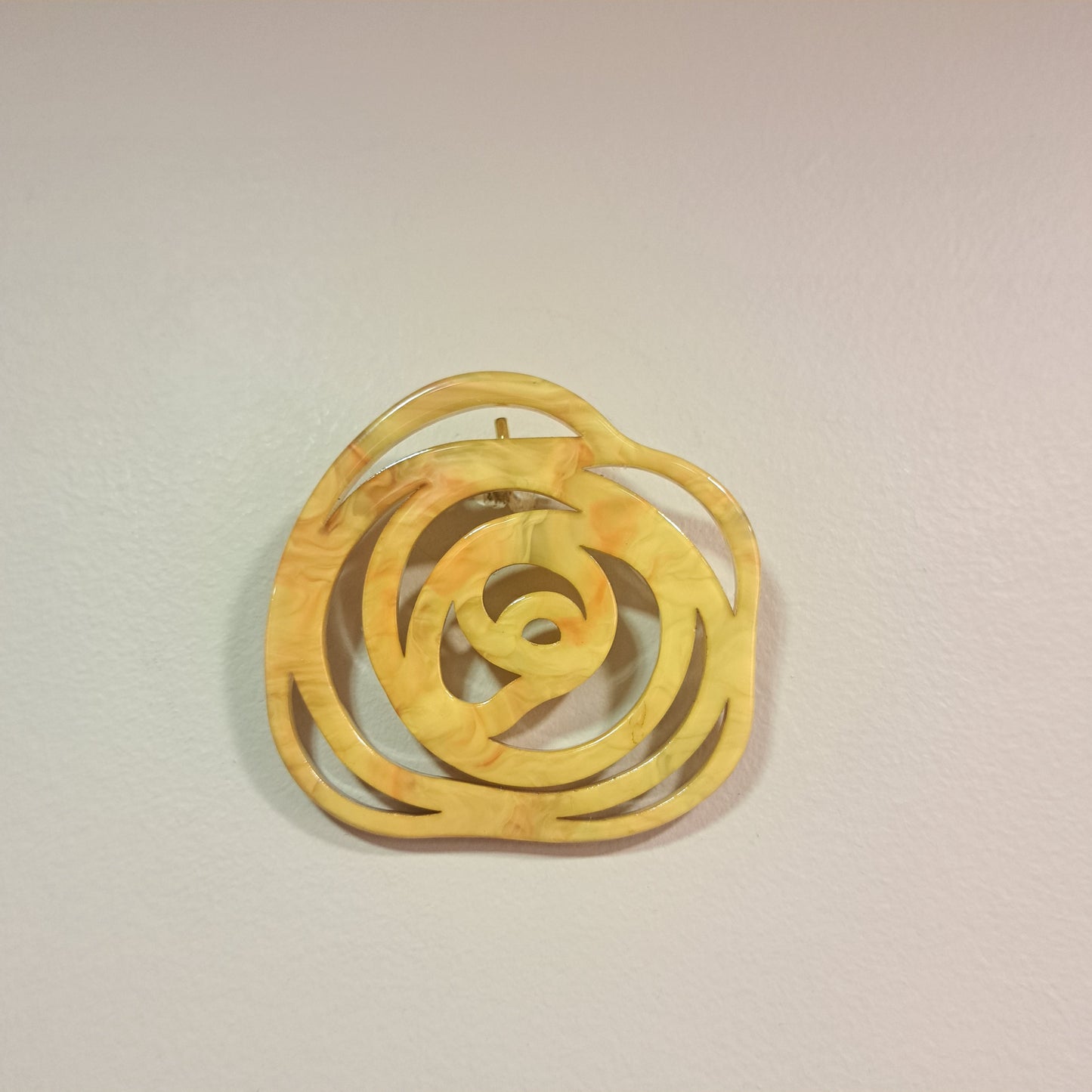 Broche Rose ajourée jaune moutarde Fancy F