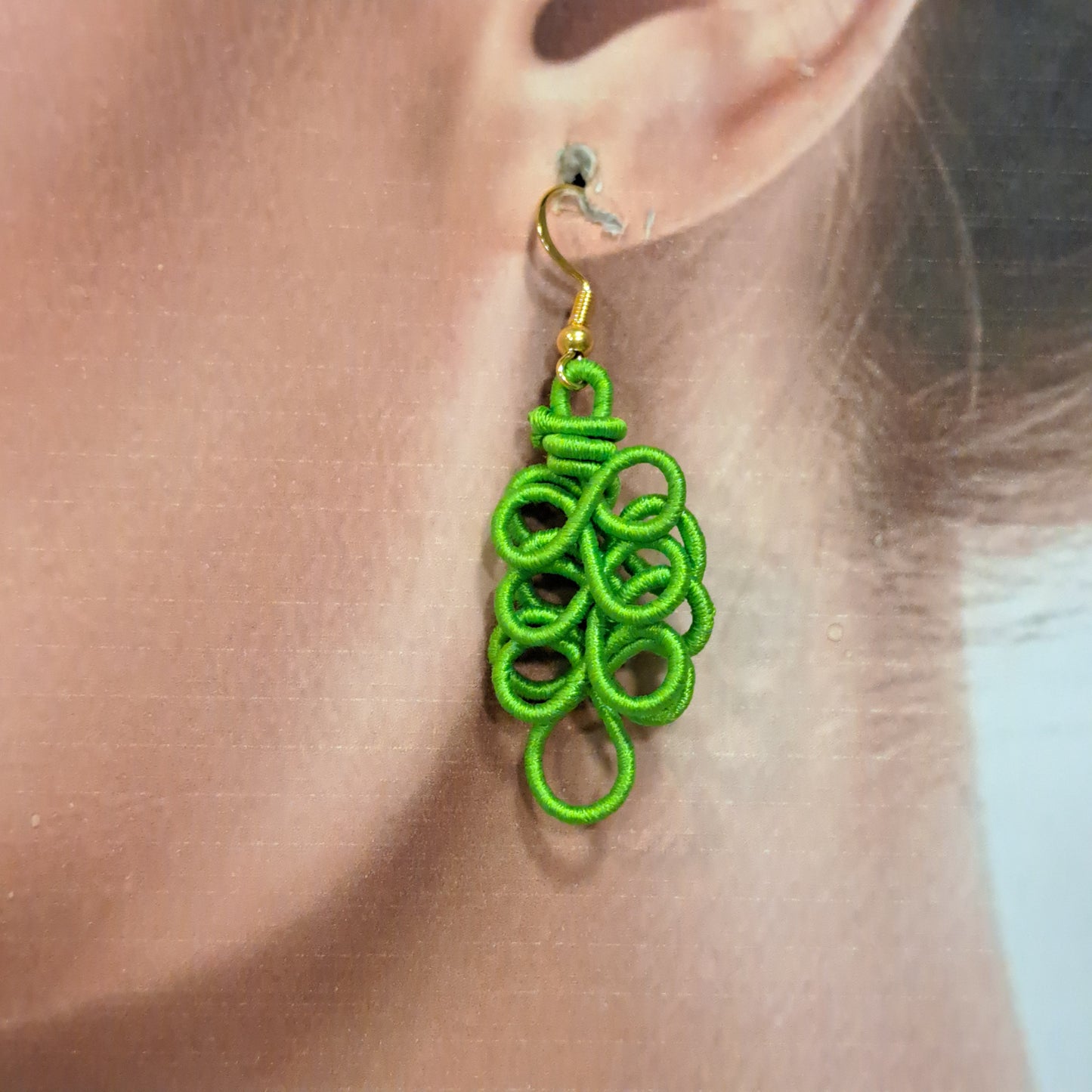 Boucles percées Assane vert anis NAF BIJOUX