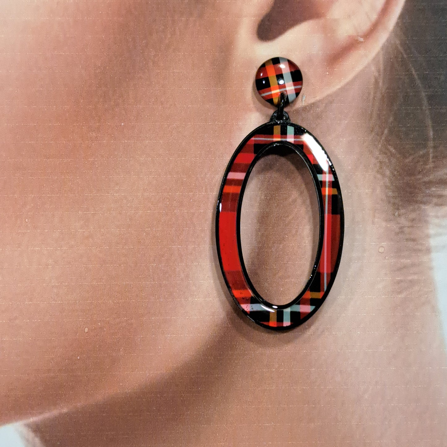 Boucles percées Ovale écossais rouge THIERRY JOO