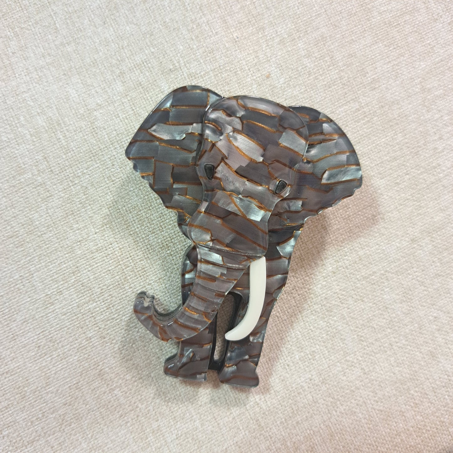 Broche Eléphant gris BMISS
