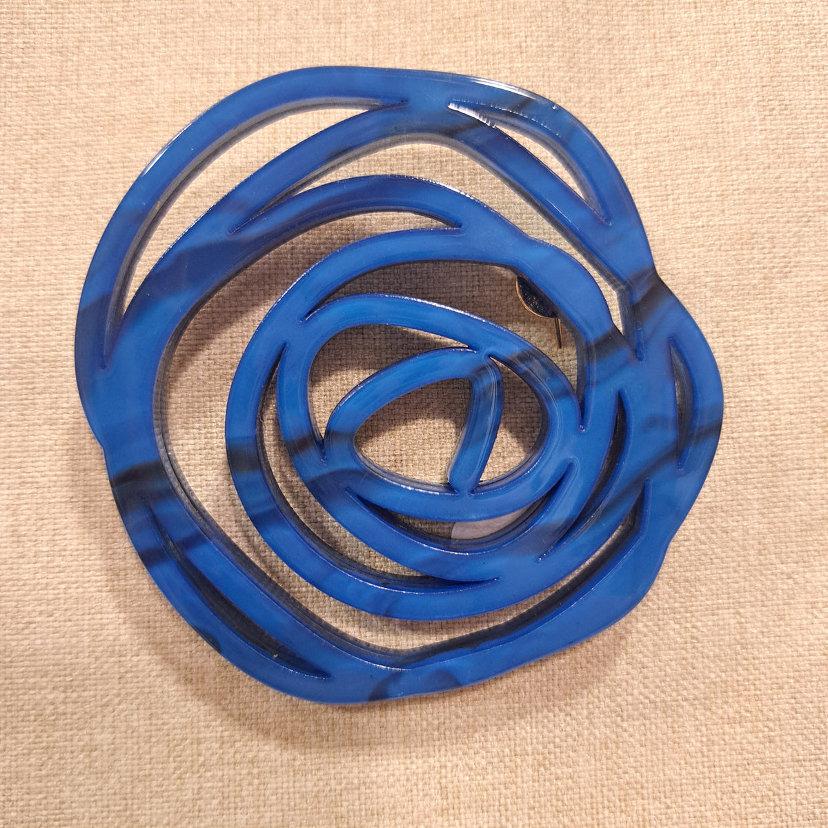 Broche Rose ajourée bleu Fancy F