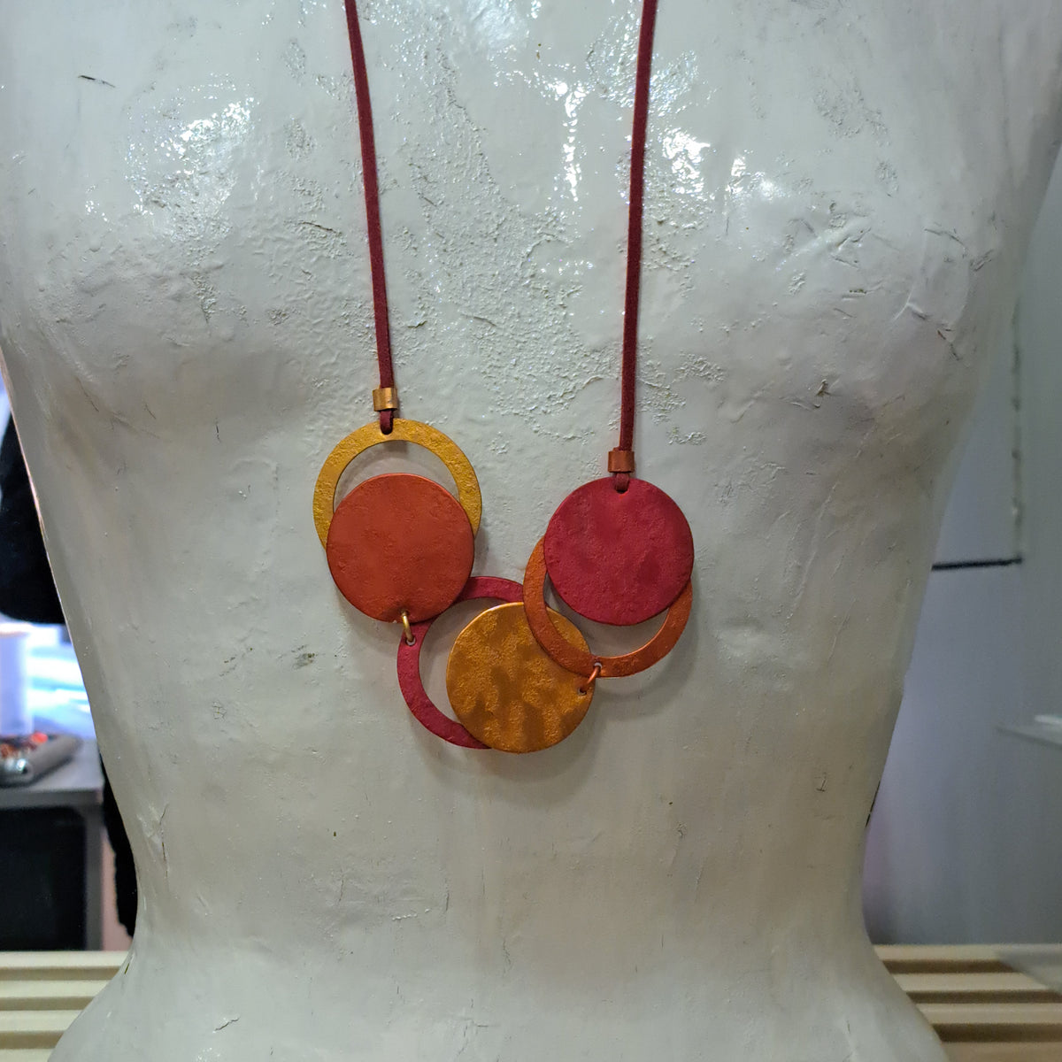 Collier sautoir Cercles/Ronds jaune, orange et rouge OANA MILLET