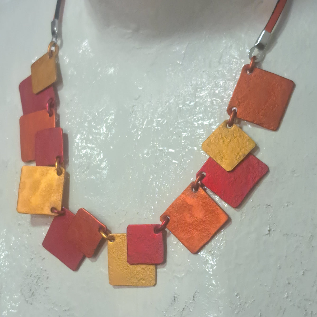 Collier Carrés rouge, orange et jaune OANA MILLET
