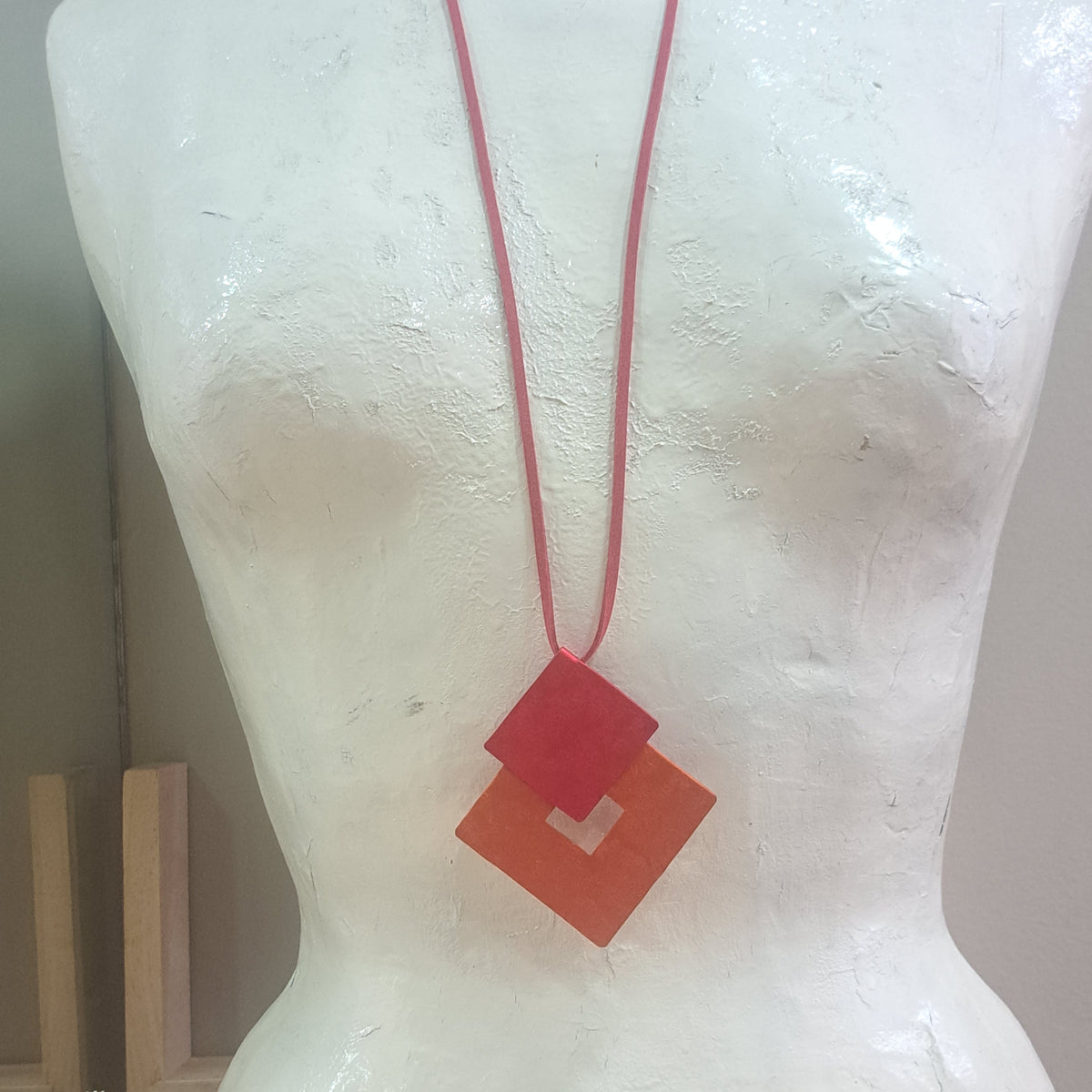 Collier sautoir Losanges orange et rouge OANA MILLET