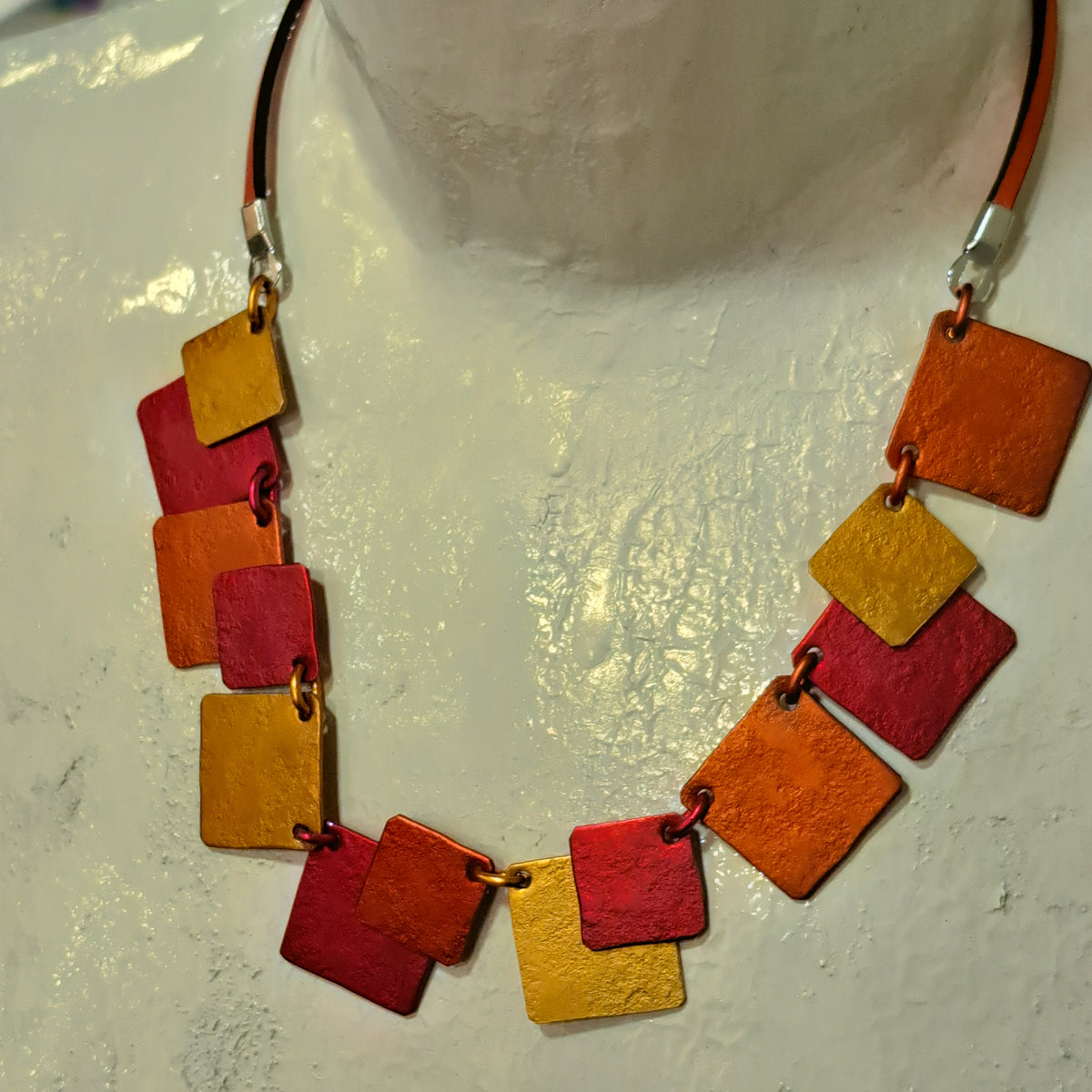 Collier Carrés rouge, orange et jaune OANA MILLET