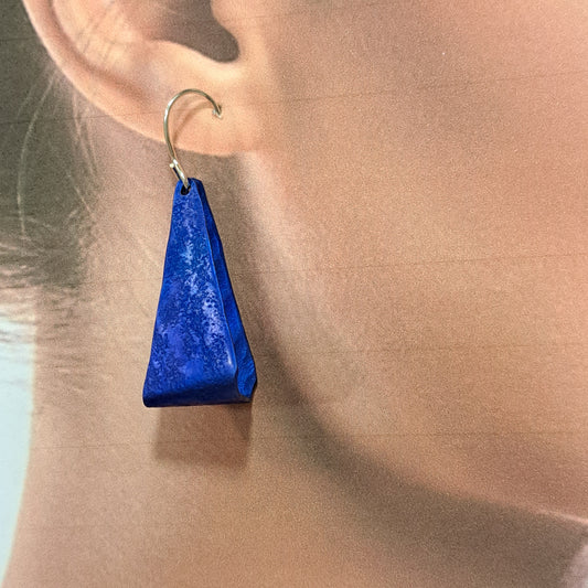 Boucles percées Triangle bleu OANA MILLET