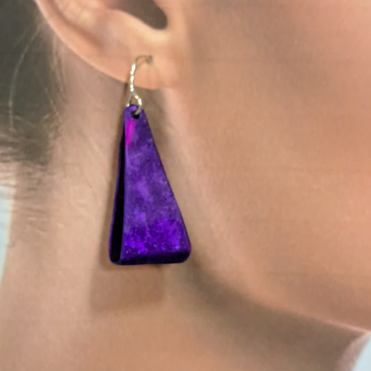 Boucles percées Triangle violet OANA MILLET