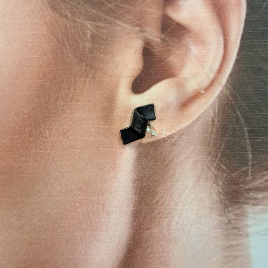 Boucles percées Nœud noir OANA MILLET