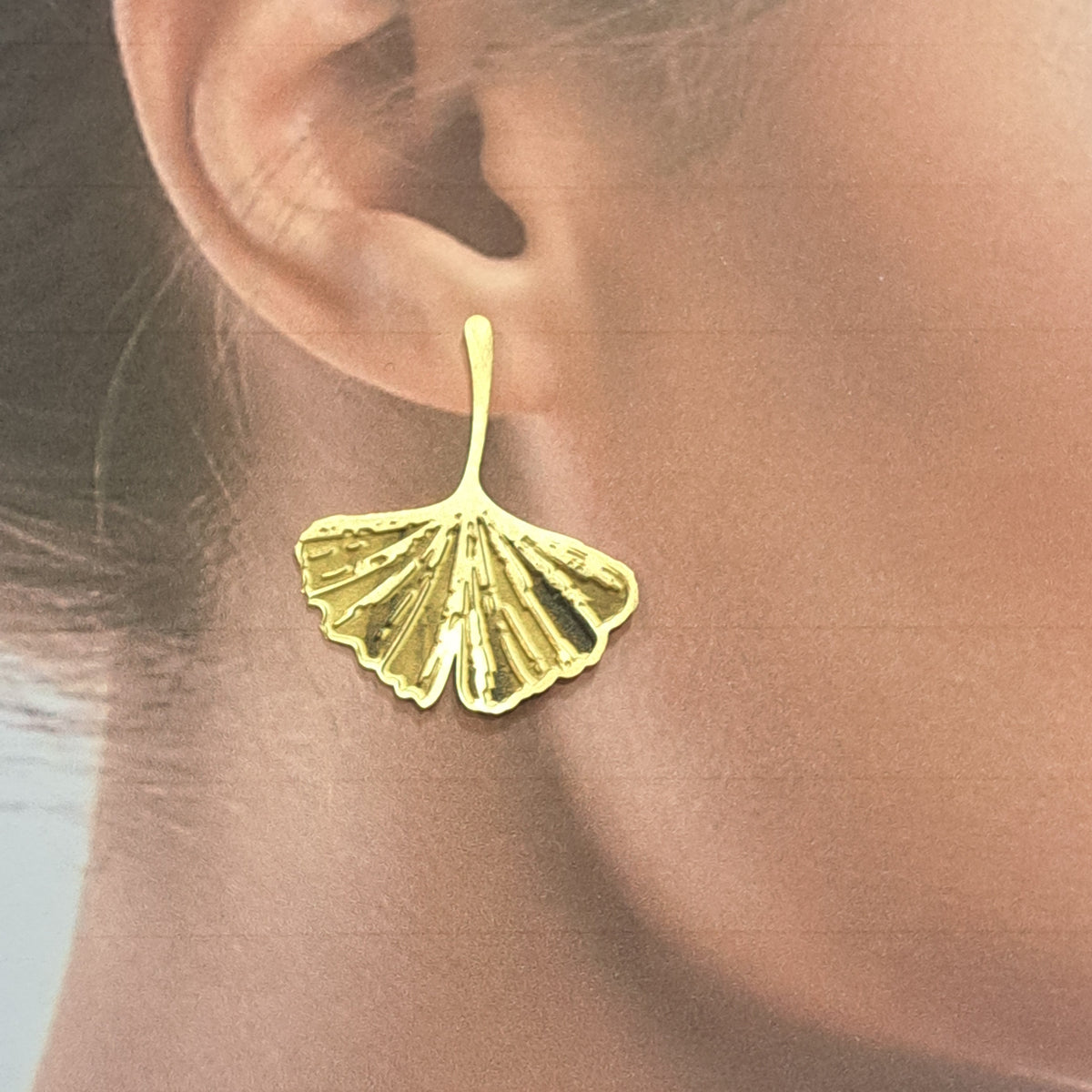 Boucles percées Ginkgo Biloba gravé PM or RAS