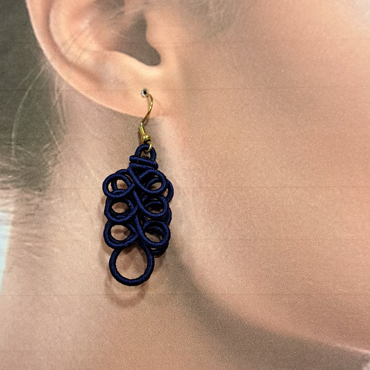 Boucles percées Assana bleu marine NAF BIJOUX
