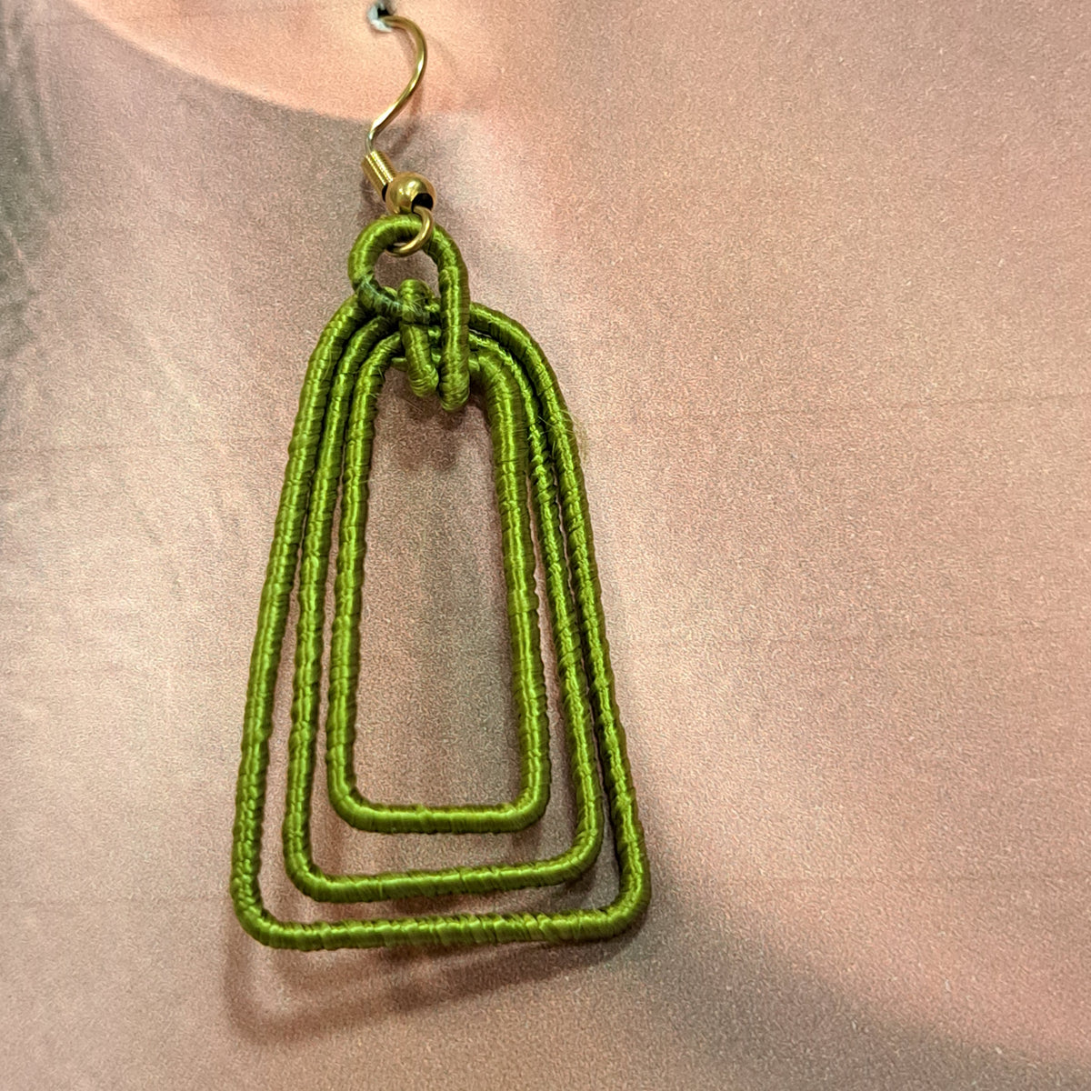 Boucles percées Atena vert olive NAF BIJOUX
