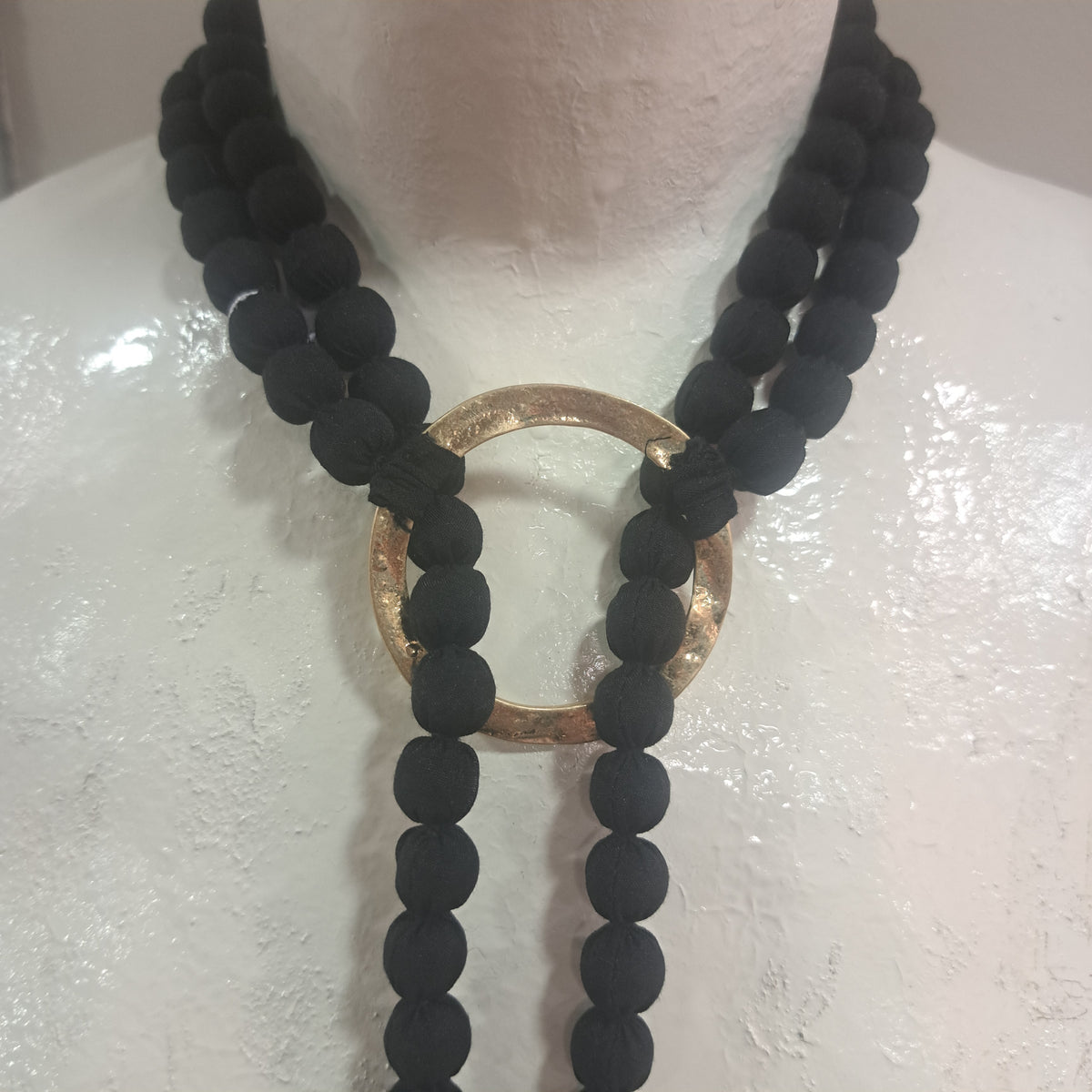 Collier RDC Anneau Perles tissu noir FANCY F