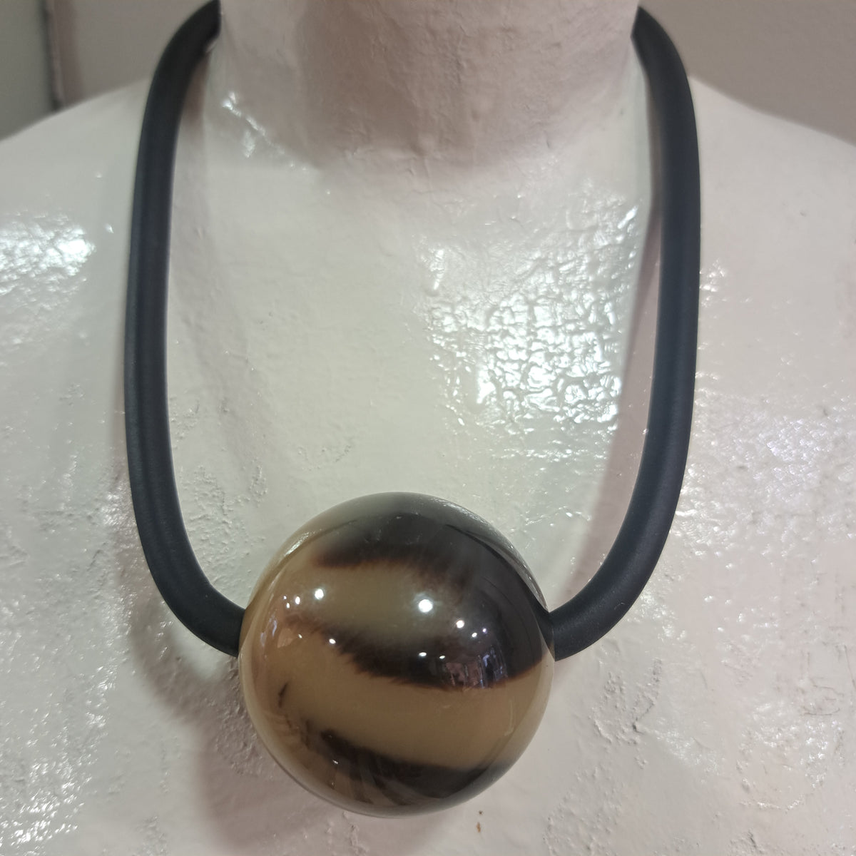 Collier Boule perle corne CLEDOR