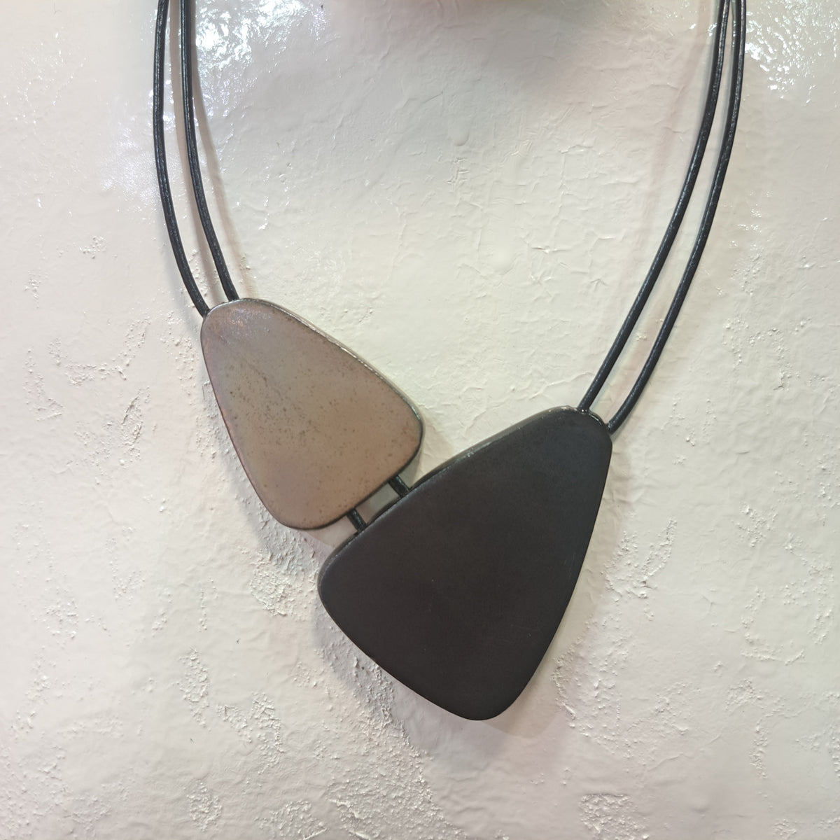 Collier Delta GM noir et marron glacé CHRISTINE ALLOING