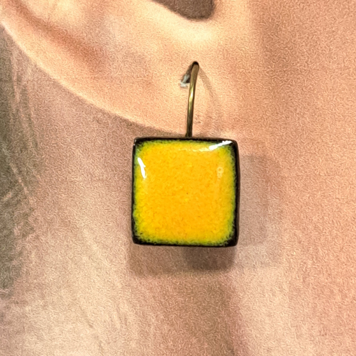 Boucles percées Graphic Carré jaune d'or CHRISTINE ALLOING