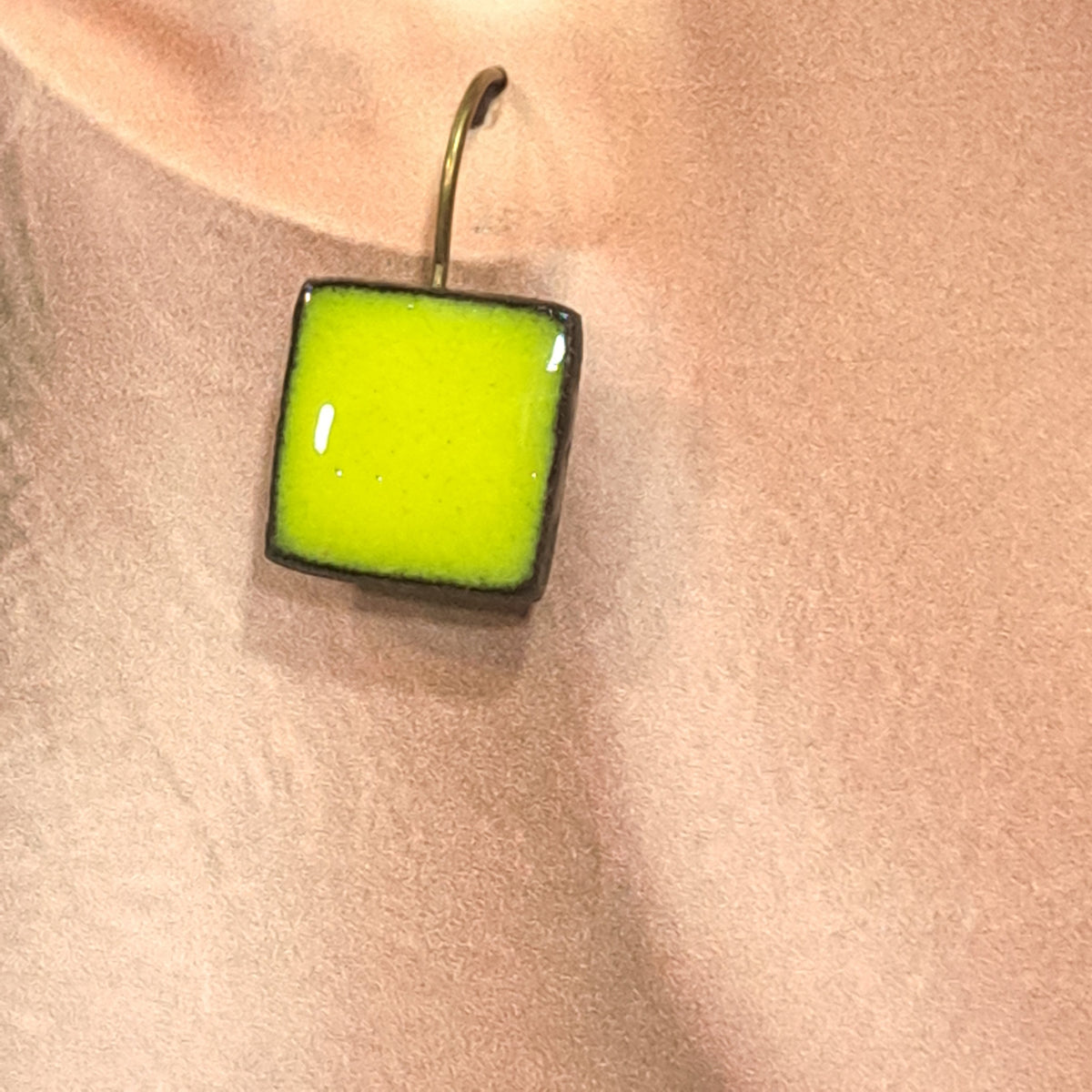 Boucles percées Graphic Carré jaune CHRISTINE ALLOING