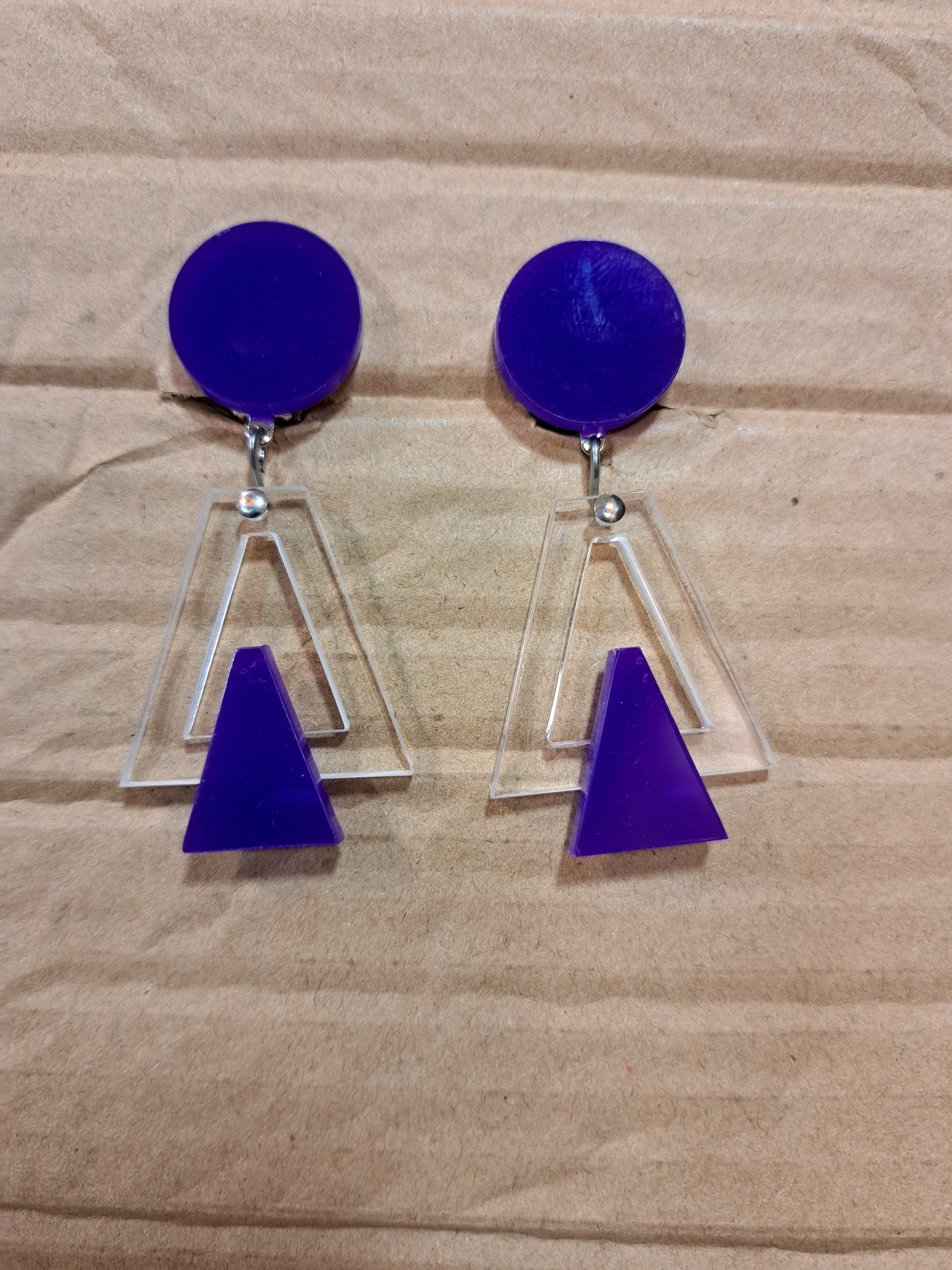 Boucles clips Triangle violet FORMESPAZIO